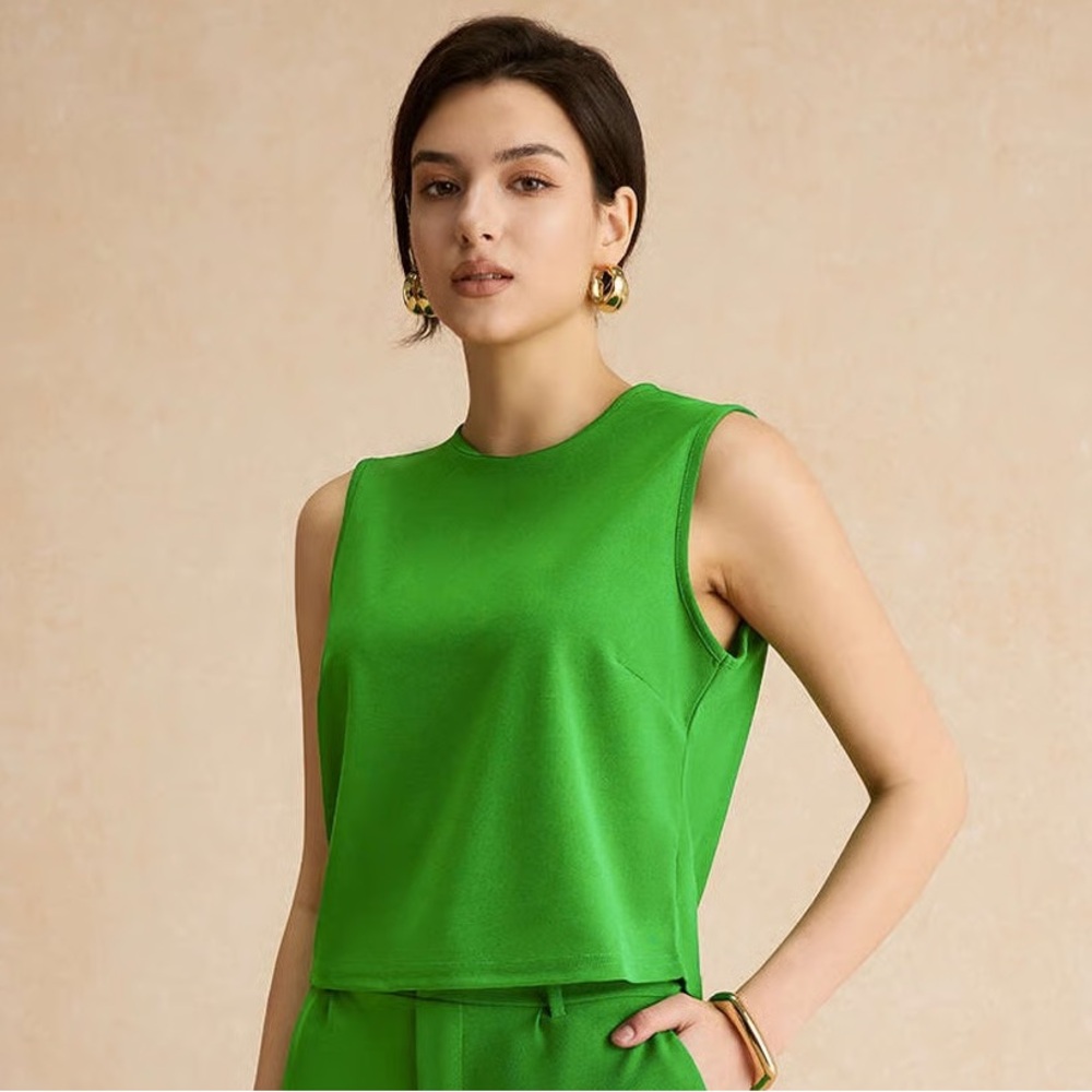 NWT MICAS GREEN SLEEVELESS TOP, SIZE SMALL